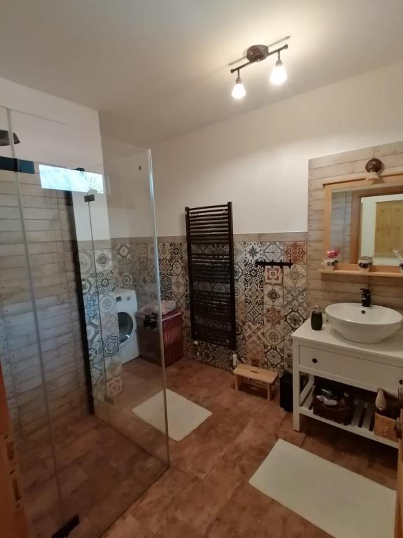 Koupelna v ubytování Chalupa U Maňouse