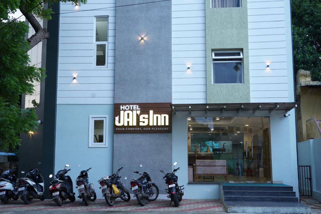 Jízda na kole v ubytování Hotel Jai's Inn nebo okolí