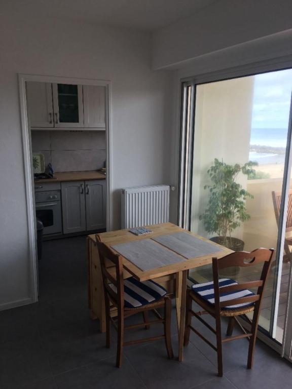 Küche/Küchenzeile in der Unterkunft Anglet sables d'or - vue océan