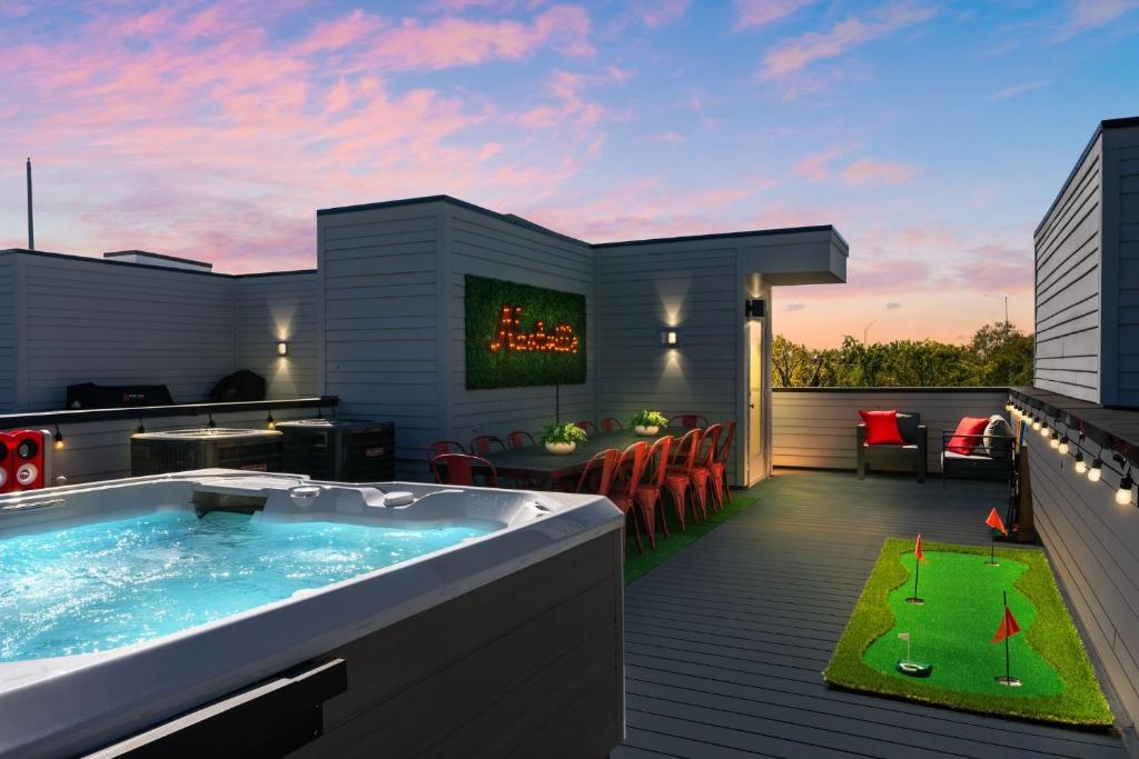 Gallery Detail: The Americana Abode Rooftop Hot Tub Game Room Nashville Updated