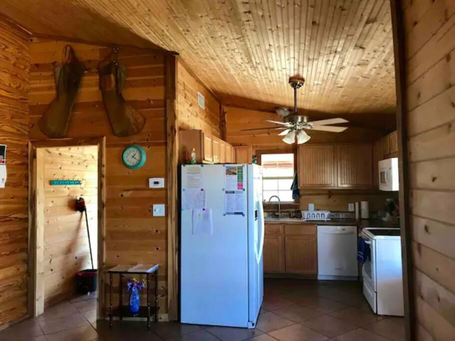 Cottonwood Creek Cabins - Alpine, TX - Casa De Dos Dormitorios
