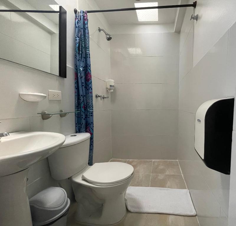 Koupelna v ubytování Hostal Lleras Calle 8