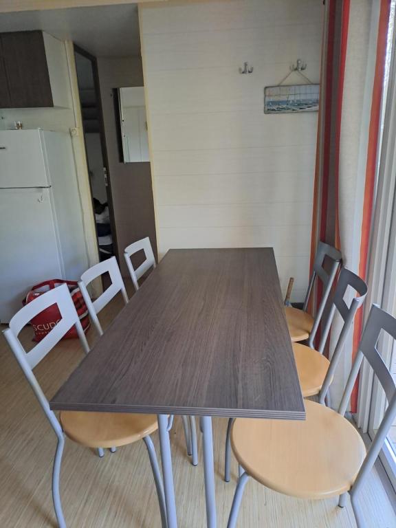 Kuchyň nebo kuchyňský kout v ubytování mobile home 047
