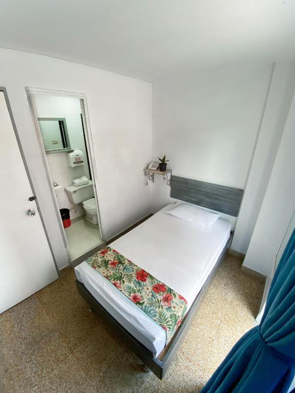 Postel nebo postele na pokoji v ubytování Hotel Plaza Mayor Itagui