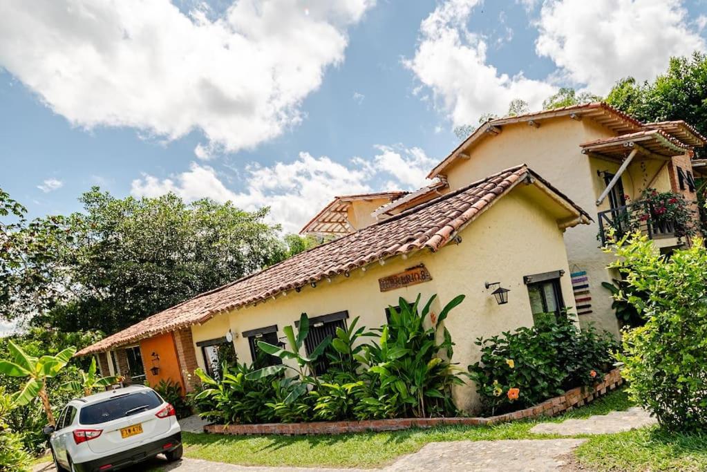 El edificio en el que está la casa de vacaciones