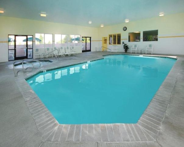 Bazén v ubytování Comfort Suites Springfield-Eugene nebo v jeho okolí