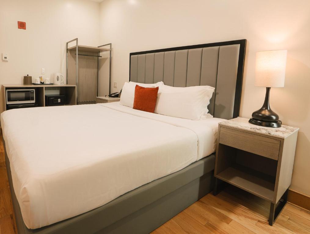 Asiatic Hotel - Flushing photo