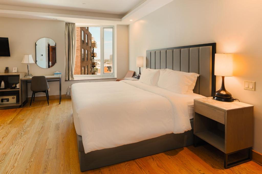 Asiatic Hotel - Flushing photo
