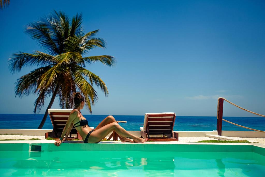 Bazén v ubytování Casa del Mar Lodge Barahona nebo v jeho okolí