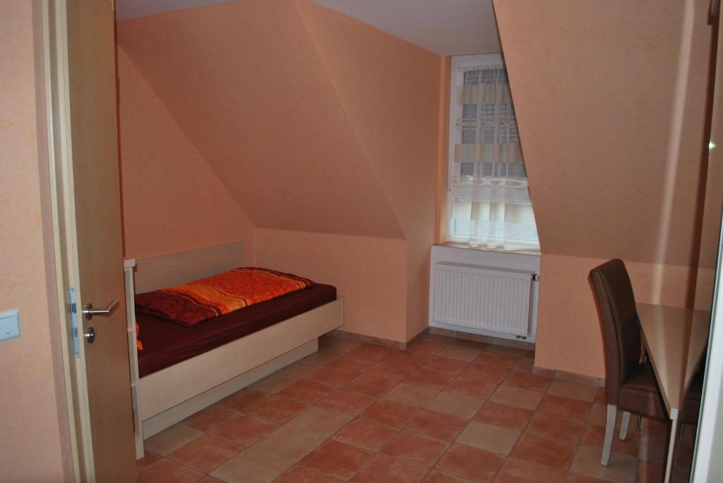 Postel nebo postele na pokoji v ubytování Hotel Gasthof “Goldener Engel”