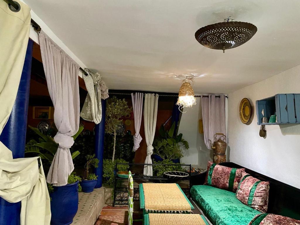 TV a/nebo společenská místnost v ubytování Héritage Lalla Aicha Hotel & Spa