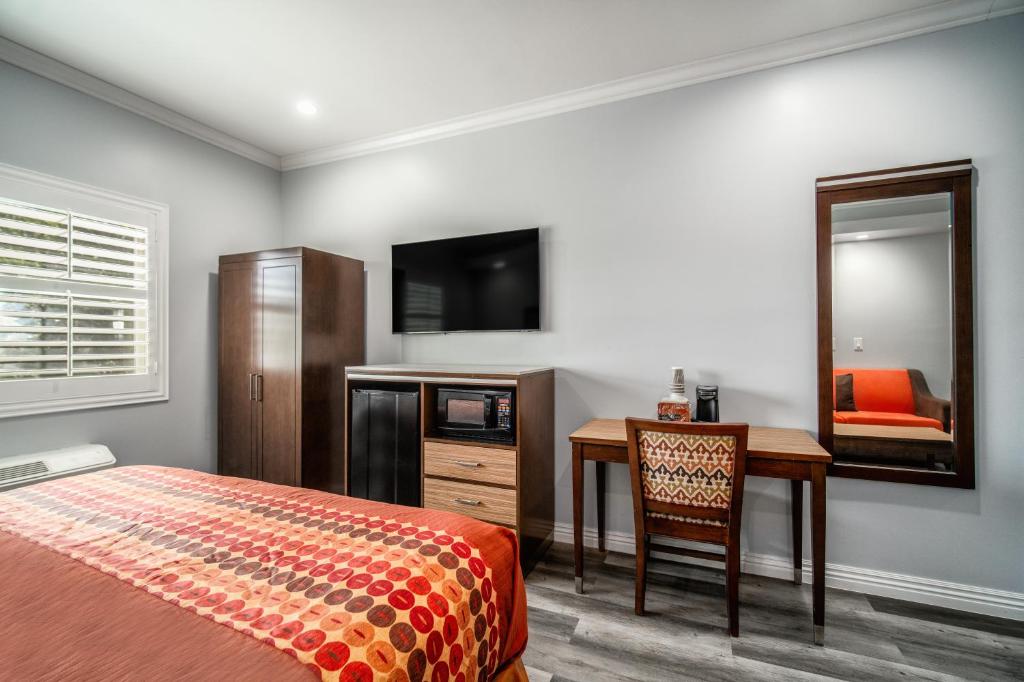 Rodeway Inn & Suites Pasadena - King Room - Accesible/no Fumar