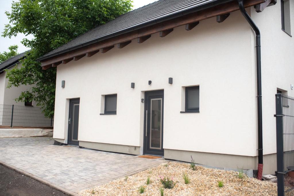 Budova, kde se prázdninový dům nachází