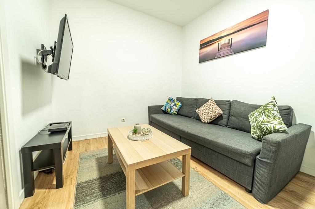 New flat , modern , wifi, 10min sol, 5 Reina Sofia