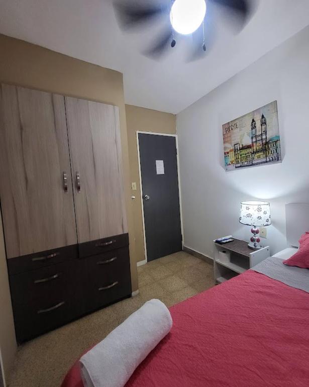 Voodi või voodid majutusasutuse Habitaciones R-6 toas