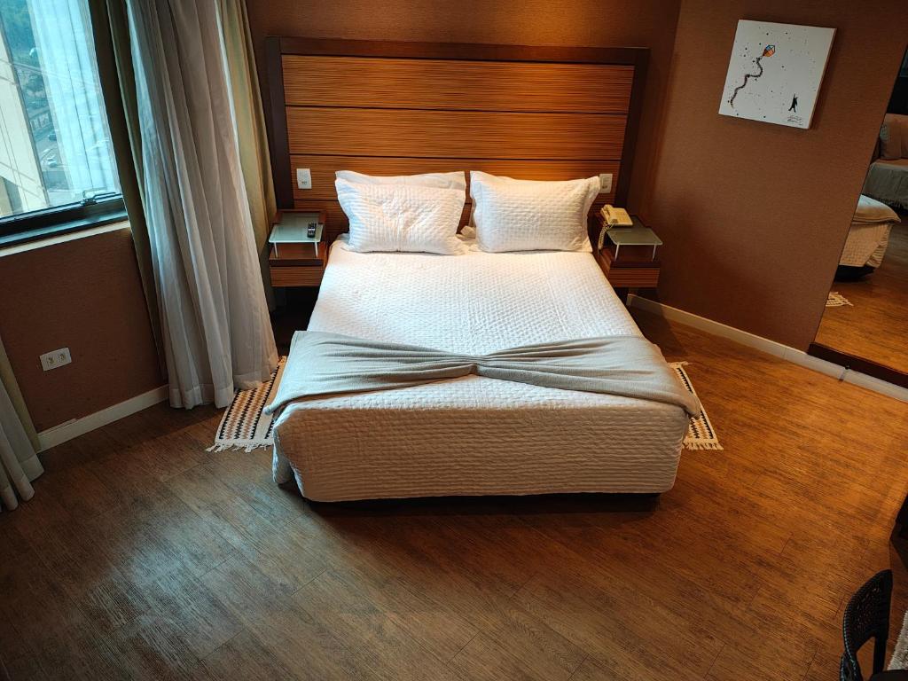 Postel nebo postele na pokoji v ubytování Lindo Flat em Moema no Hotel Wyndham Ibirapuera