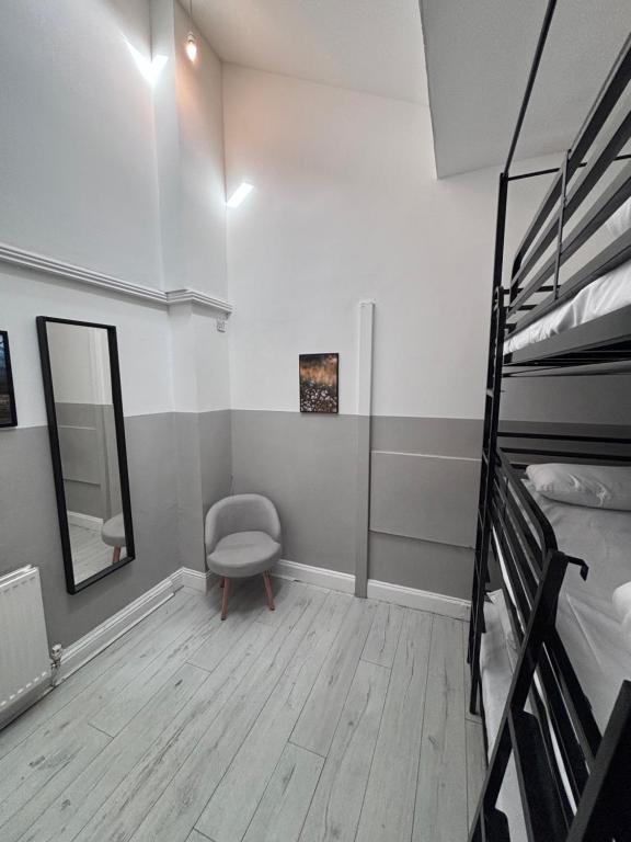 Postel nebo postele na pokoji v ubytování Haymarket Hostel