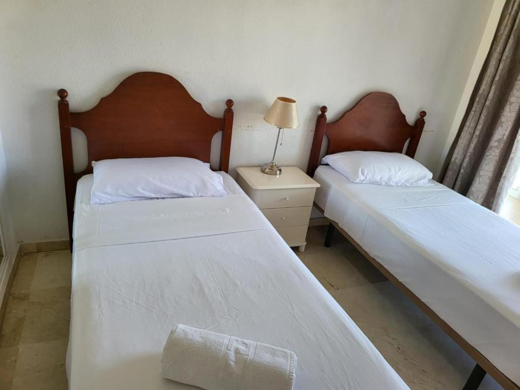 En eller flere senge i et værelse på Diamond Room Centre Fuengirola 2