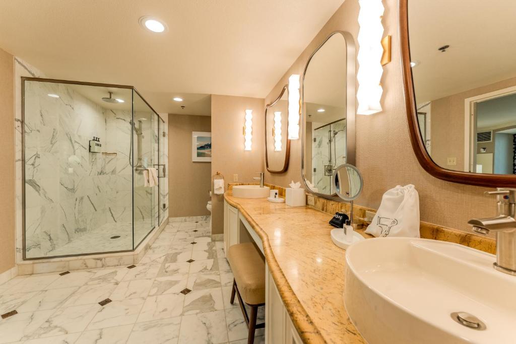 Rio Hotel & Casino, a Destination by Hyatt Hotel - Premier One-Bedroom King Suite - High Floor