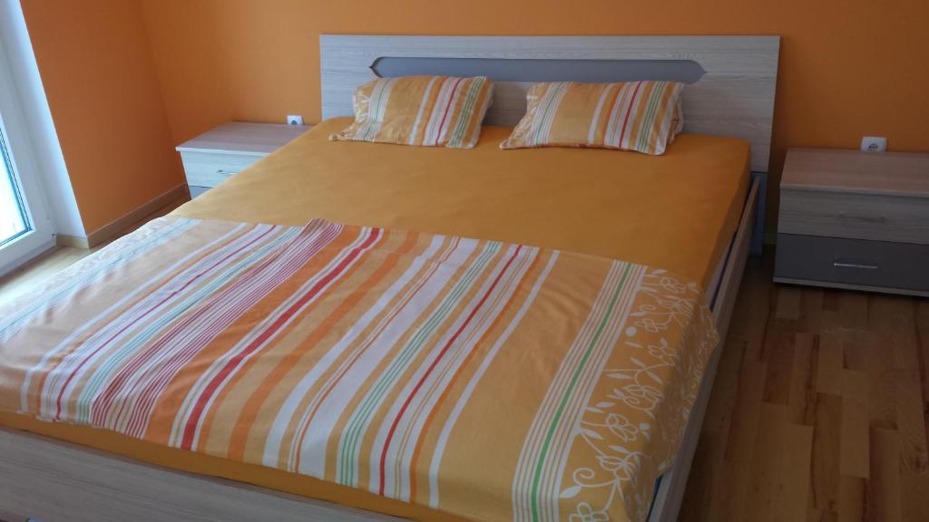 Postel nebo postele na pokoji v ubytování Apartments Akacijev Izvir