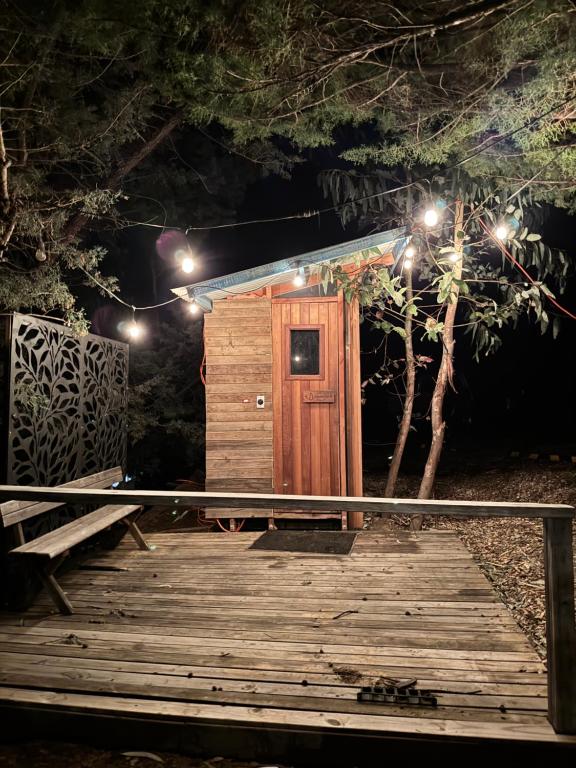 Mynd úr myndasafni af Wild Pines Waterfront Guesthouse BBQ Pet Friendly í Jindabyne