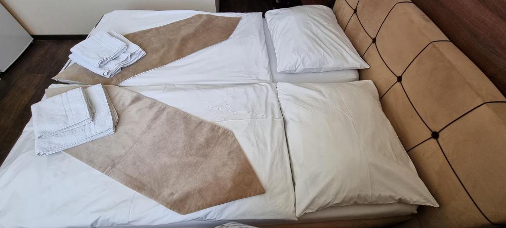 Postel nebo postele na pokoji v ubytování Elite Pension