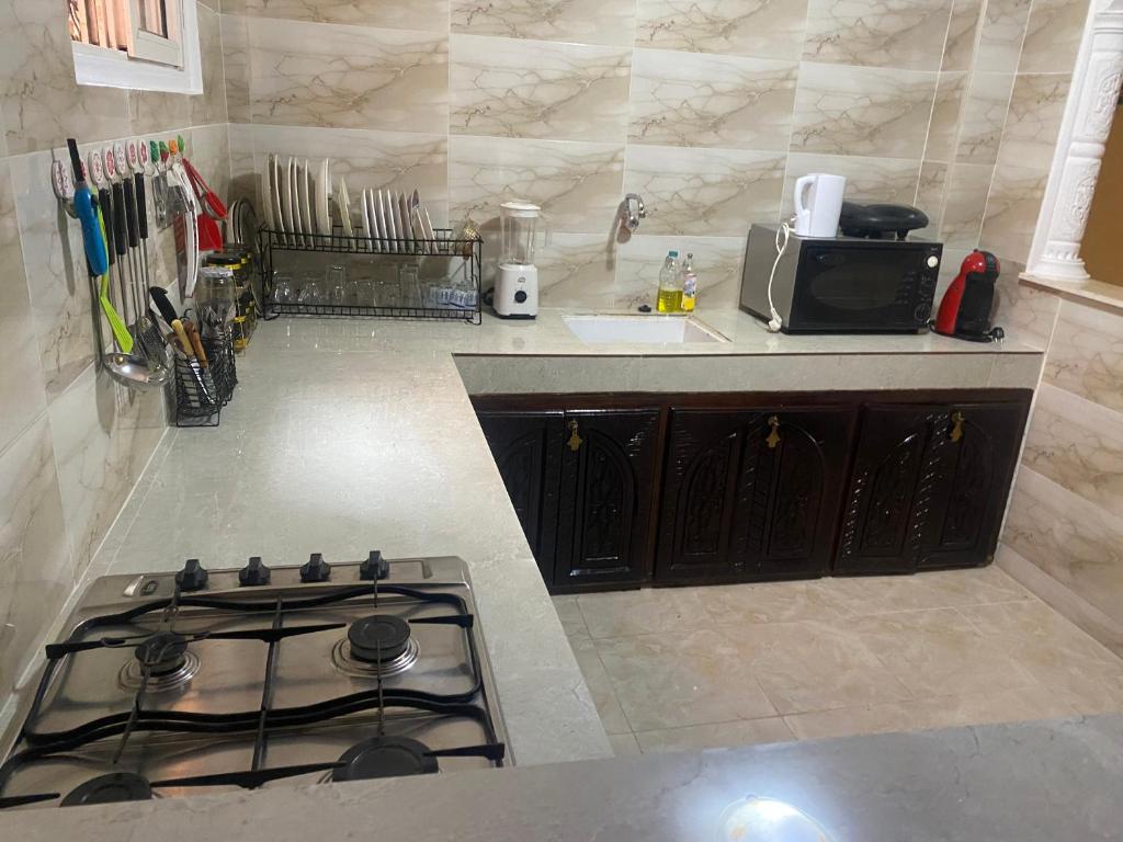 Kuchyň nebo kuchyňský kout v ubytování Riad Nezha avec jacuzzi et au cœur de Marrakesh