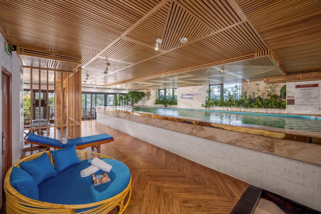 Hồ bơi trong/gần White Sand Boutique Hotel