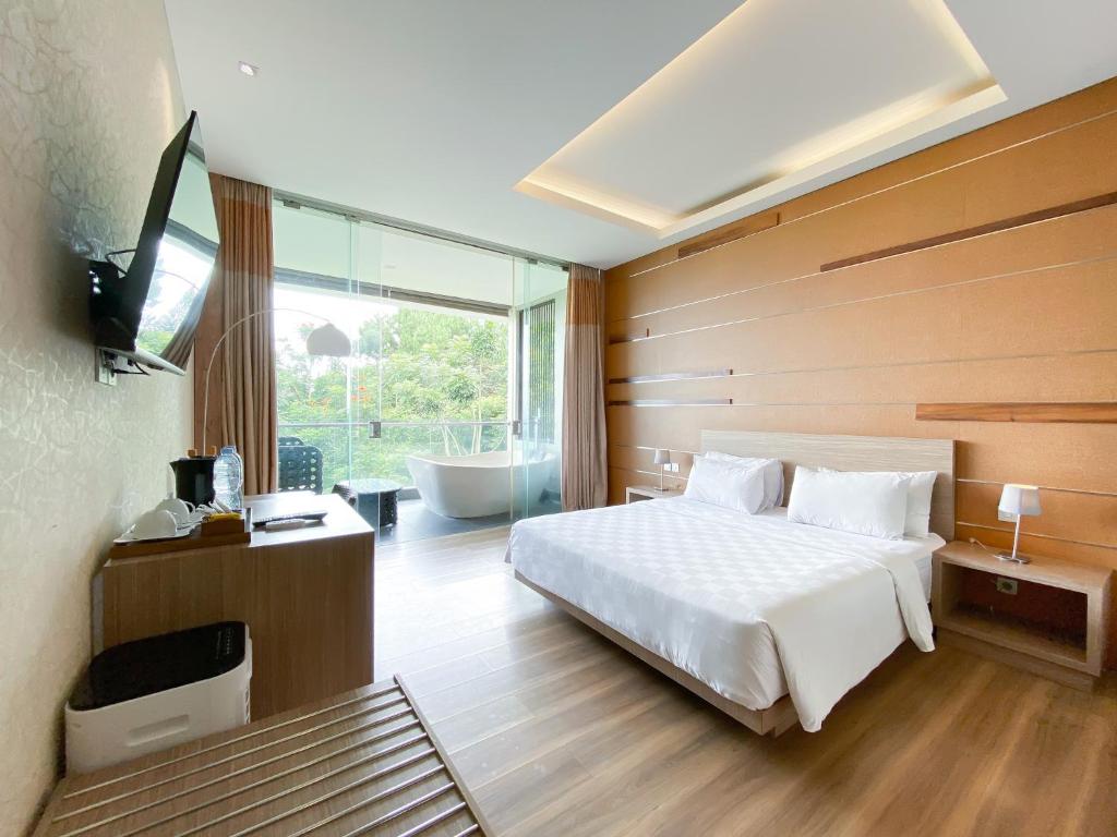 TV a/nebo společenská místnost v ubytování Lembang Asri Resort