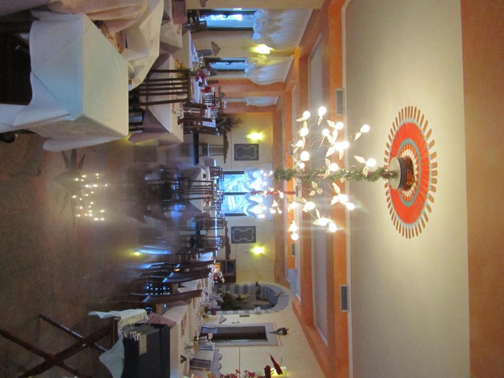Reštaurácia alebo iné gastronomické zariadenie v ubytovaní Albergo Ristorante Conca Azzurra