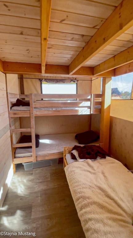 Postel nebo postele na pokoji v ubytování Spokojny Glamping