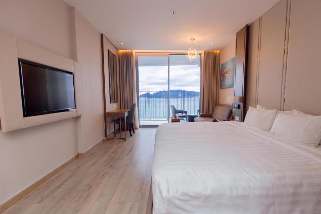Moonlight Bay Panorama Condotel Ocean View - Deluxe Suite With Sea View