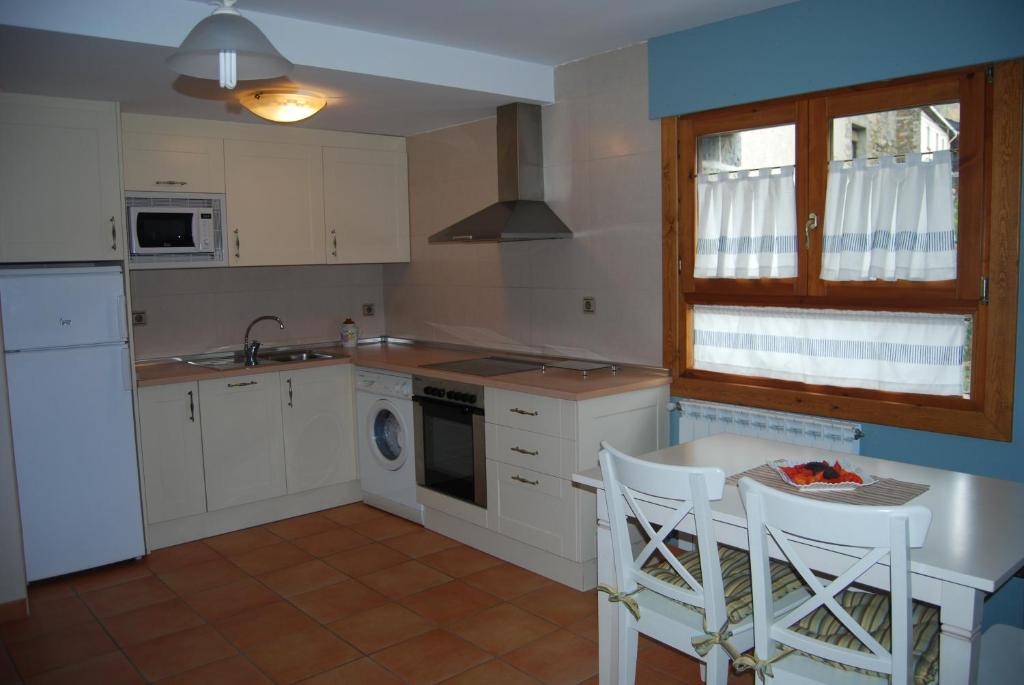 Kuchyň nebo kuchyňský kout v ubytování Apartamentos Casa Isabale