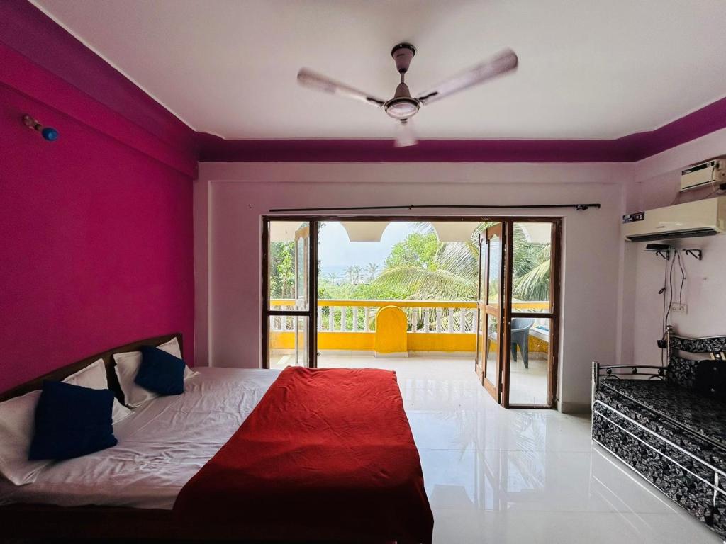 Postel nebo postele na pokoji v ubytování Beach view villa calangute