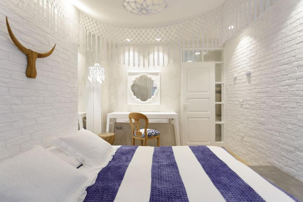 Stylish, Quiet & Relaxing, a Hidden Gem near the Acropolis