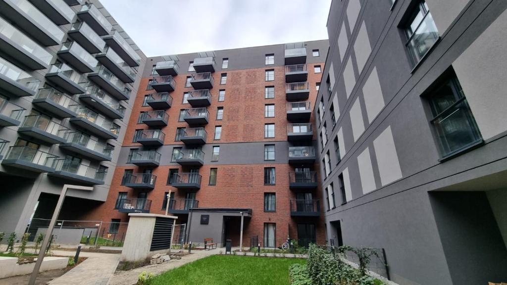 NEW #Madalińskiego57 - city center, new bulding, 2 bedrooms, 2x double beds and a fold-out sofa, separate kitchen, air conditioning, balcony, underground parking, self check in 24h, internet, Netflix, coffee machine, washing machine,1 km to the railway - 18