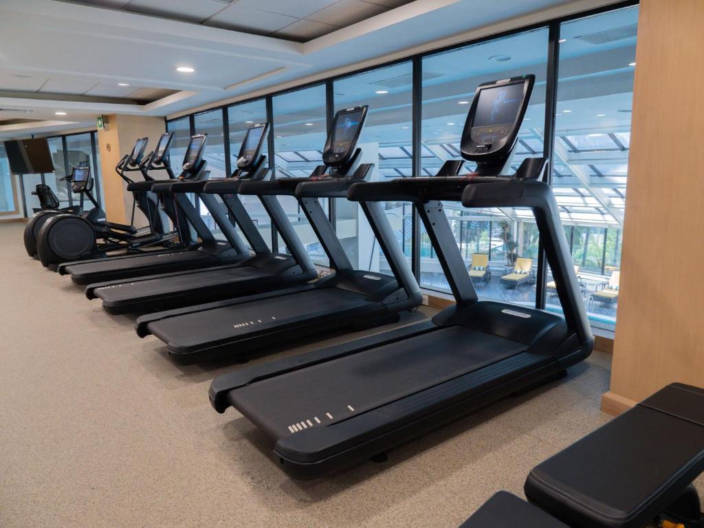 Fitness centrum a/nebo fitness zařízení v ubytování MS Milenium Monterrey Curio Collection by Hilton