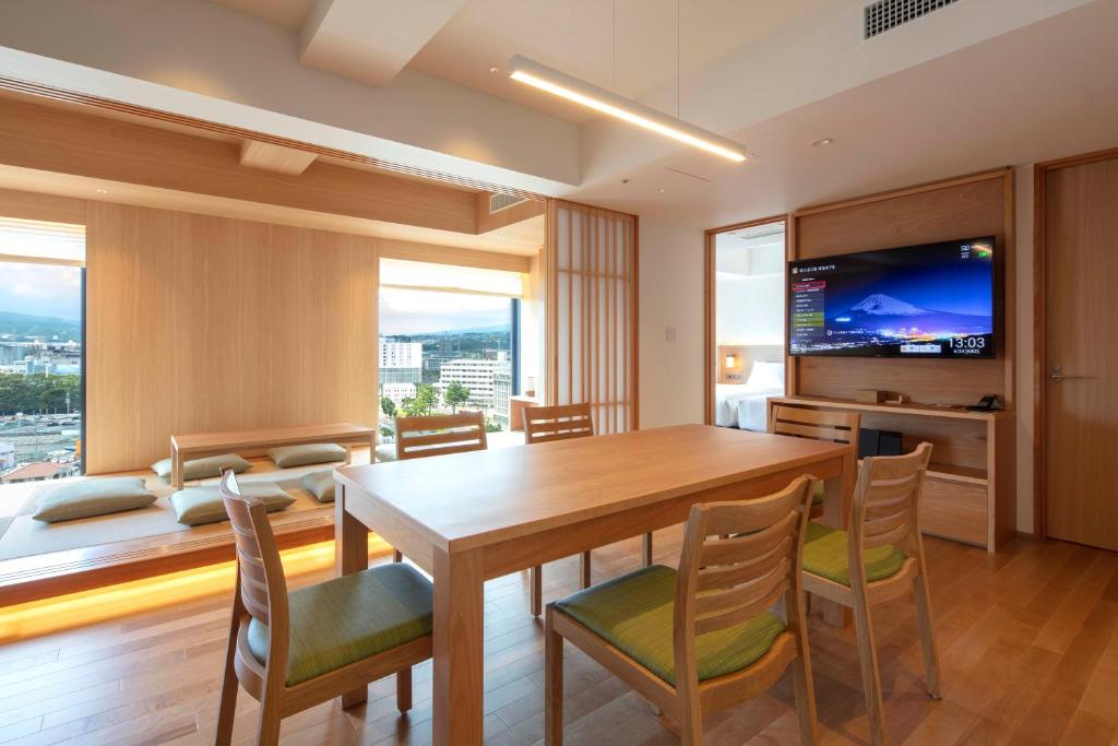 TV a/nebo společenská místnost v ubytování Tokyu Vacations Fujisan Mishima