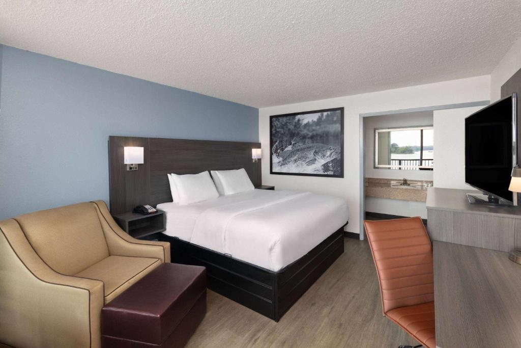 Super 8 by Wyndham Riverside AL - Zimmer Mit Kingsize-Bett – Raucher