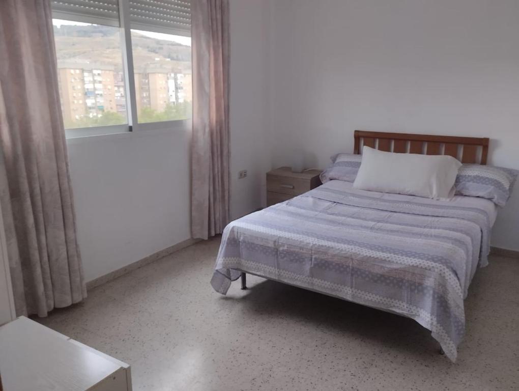 Postel nebo postele na pokoji v ubytování Spacious room with private key and WIFI