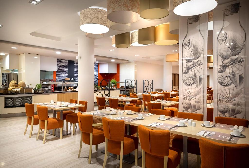 Restaurace v ubytování Isabella Island Resort, Valamar Collection