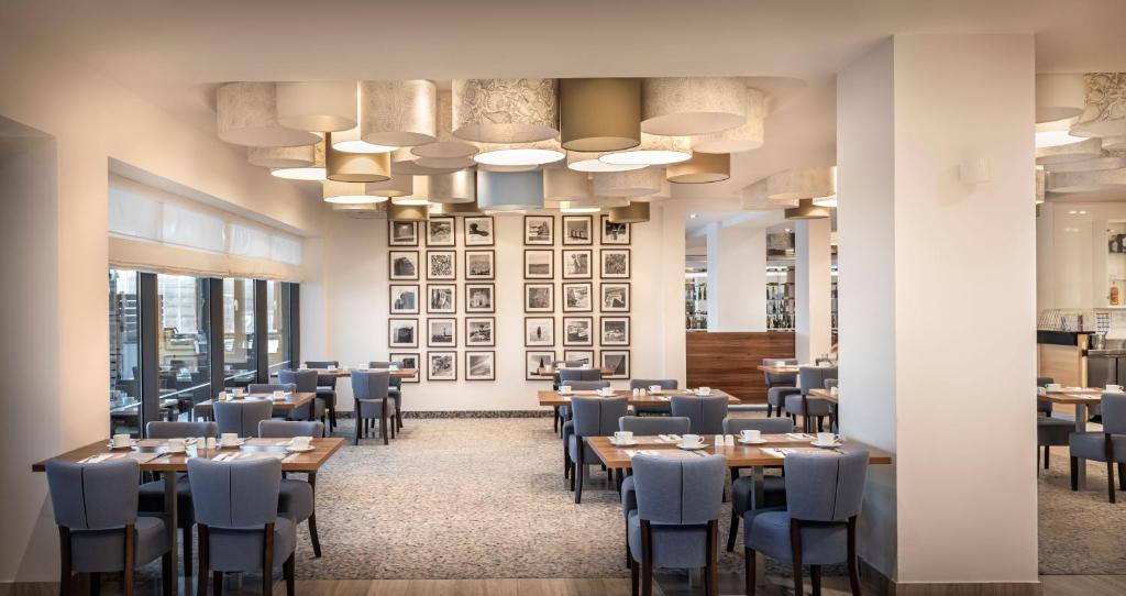 Restaurace v ubytování Isabella Island Resort, Valamar Collection