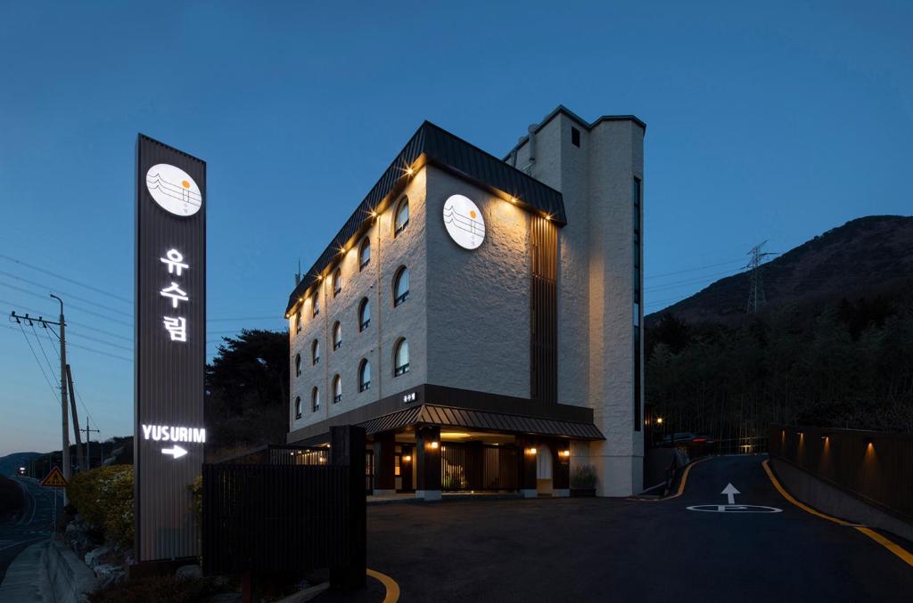 Nespecifikovaný výhled na hory nebo výhled na hory při pohledu z hotelu