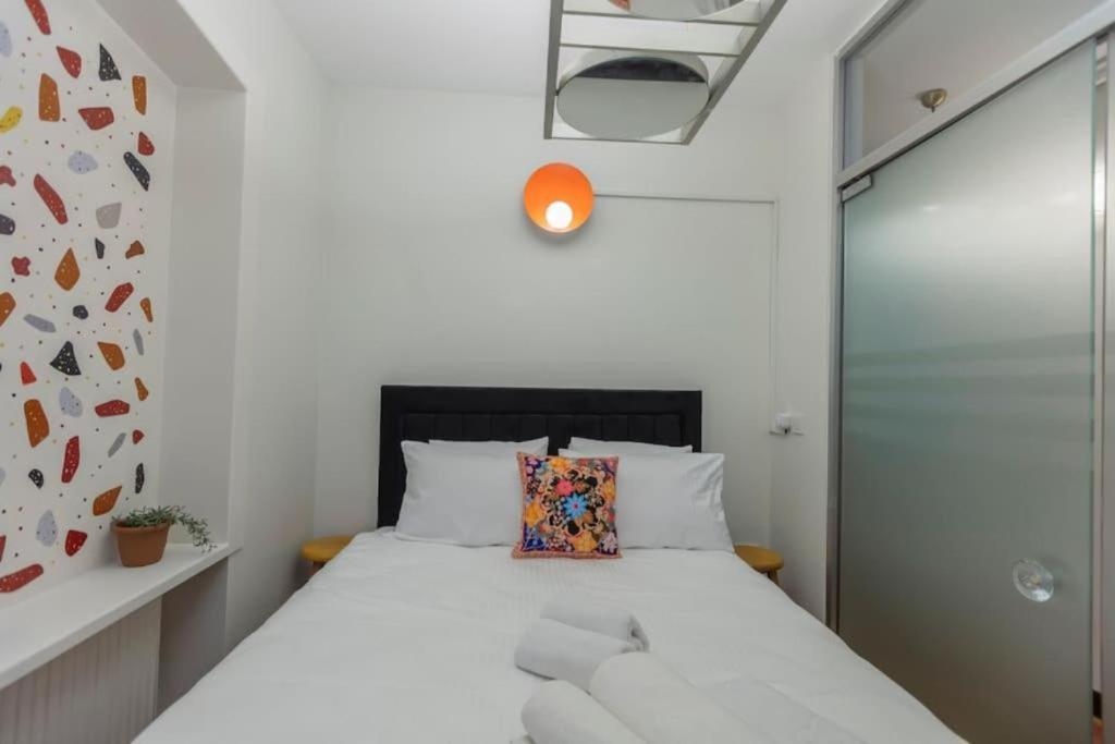 Postel nebo postele na pokoji v ubytování 5BR Haven in Cihangir - Near Istiklal & Taksim