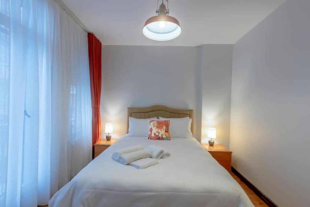 Postel nebo postele na pokoji v ubytování 5BR Haven in Cihangir - Near Istiklal & Taksim