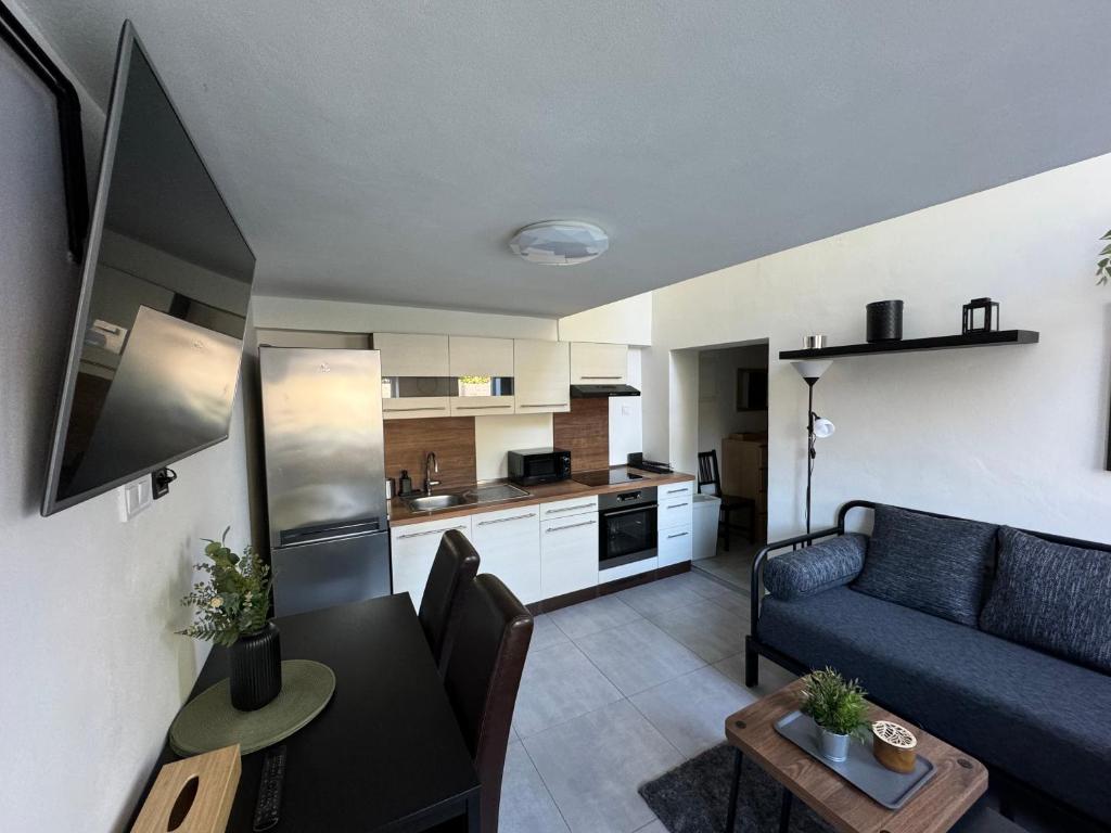 Kuchyň nebo kuchyňský kout v ubytování apartman 50m2 garden parking Free
