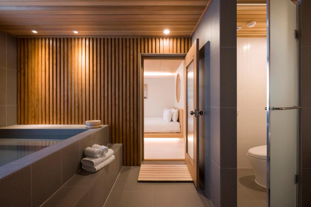 Koupelna v ubytování Hotel Yusurim