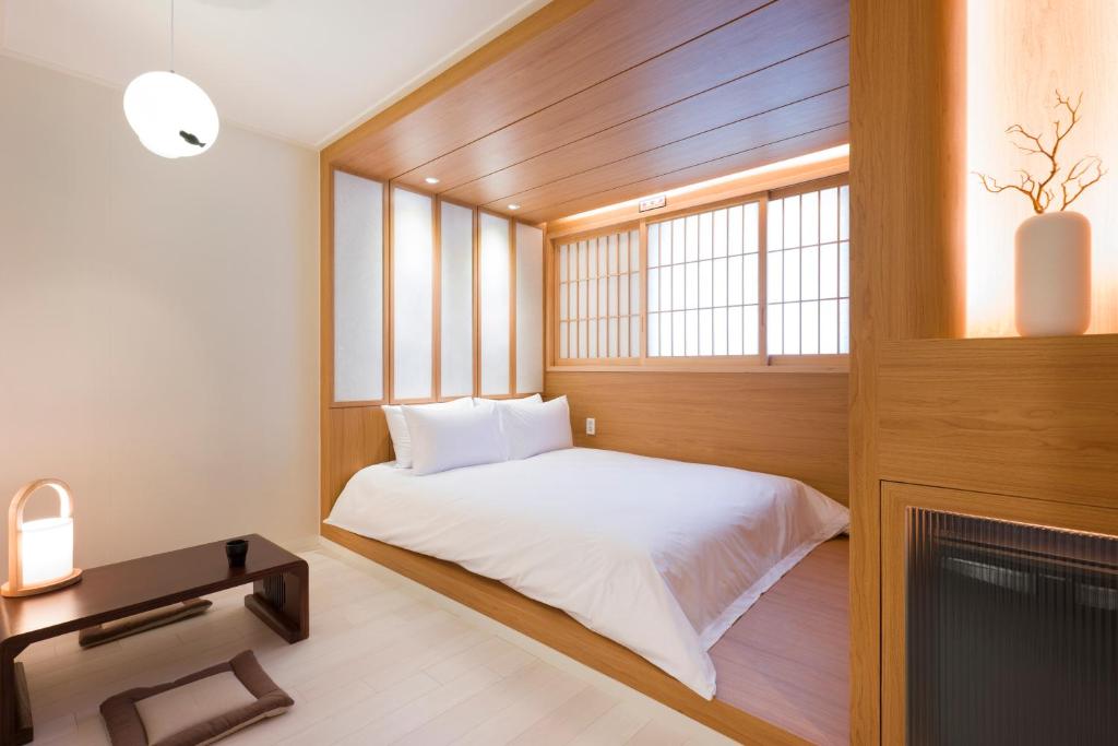 Postel nebo postele na pokoji v ubytování Hotel Yusurim
