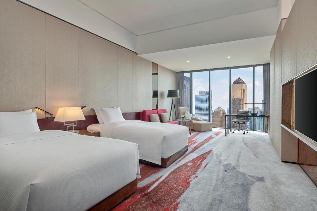 Hilton Guangzhou Tianhe - Free Shuttle Bus and Registration Counter Available during Canton Fair Period - 