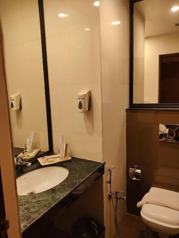 Koupelna v ubytování La Franklin Hotel